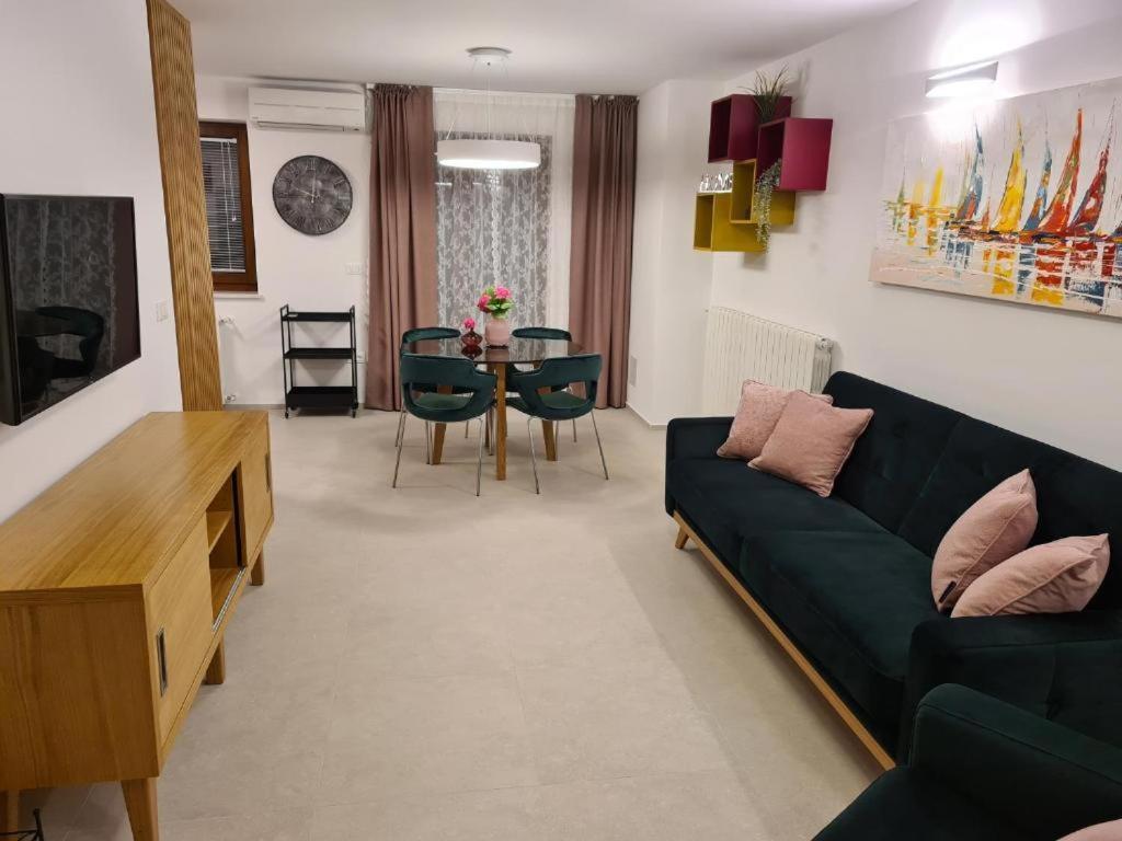 Cerin Apartman *